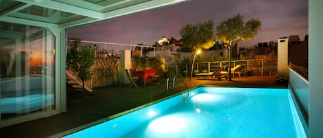 Outdoor pool, a heated pool
