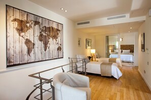 5 chambres, coffre-fort, bureau, fer et planche à repasser