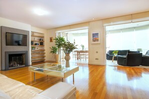 Téléviseur connecté, livres, chaîne audio