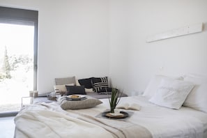 2 soveværelser, skrivebord, strygejern/strygebræt, weekendseng