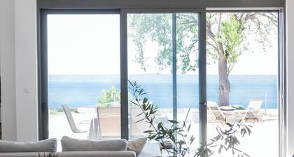 Seafront house with stunning views close to Athens