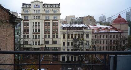 Cozy, comfortable, upscale, newly renovated studio.