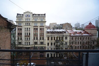 Cozy, comfortable, upscale, newly renovated studio.