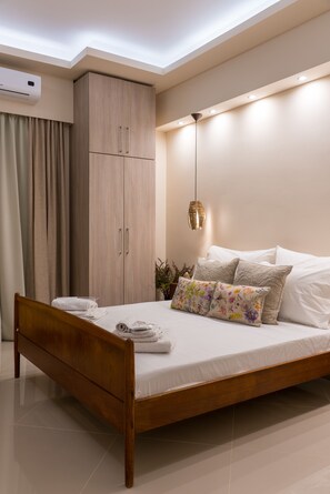 2 bedrooms, iron/ironing board, internet, bed sheets - A brand New addition, the "XYZ Apartment" located in a very Safe spot.  (Αθήνα)