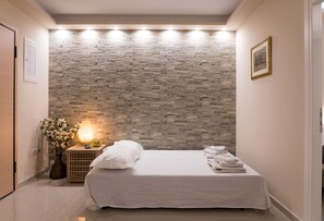 2 quartos, ferros/tábuas de passar roupa, acesso à internet