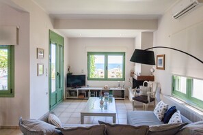 TV, peis og DVD-spiller