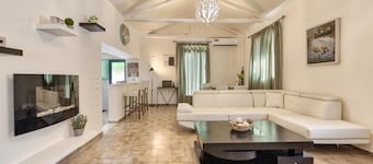 Villa Canella is situated in the beautiful and famous village Vasiliko
