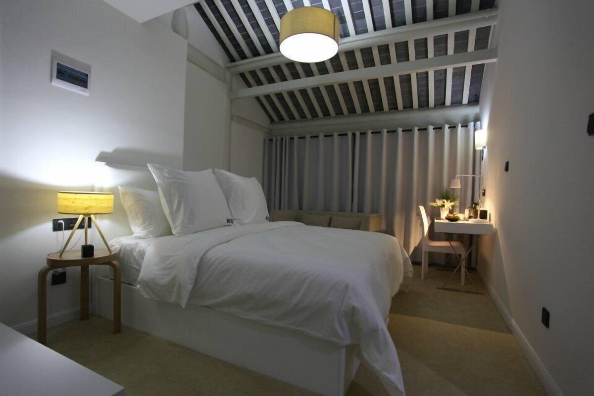 Exclusive-Doppelzimmer | Schreibtisch, Verdunkelungsvorhänge, kostenloses WLAN