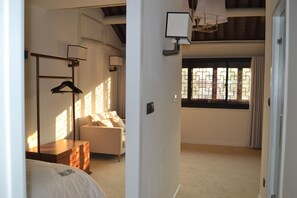 Desk, blackout curtains, free WiFi