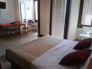 1 Schlafzimmer, Schreibtisch, Bügeleisen/Bügelbrett, kostenloses WLAN