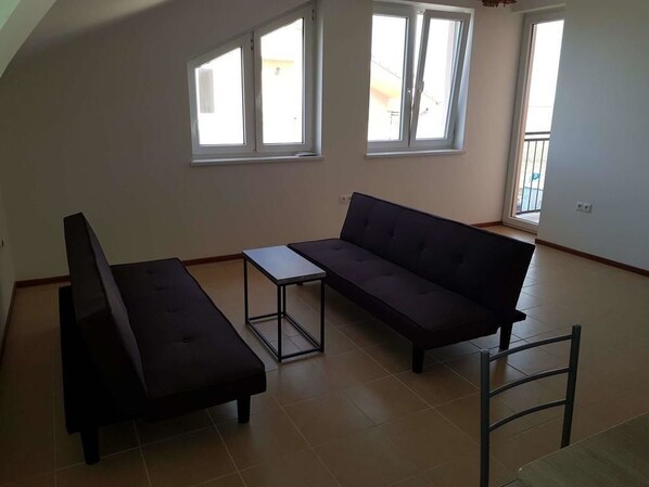 Economy Apartment, Balcony | Desk, blackout curtains, bed sheets