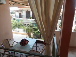 Outdoor dining - Studio Kripis Pefkohori No3 (Πευκοχώρι)