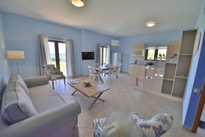 Smart TV, DVD player - Waterfront with Extraordinary View, Pasithea  (Νωπήγεια )