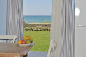 Outdoor dining - Waterfront with Extraordinary View, Pasithea  (Νωπήγεια )