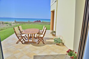 屋外ダイニングエリア