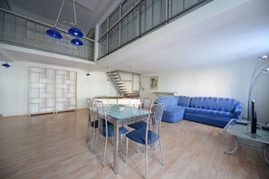 Flat-screen TV, DVD player - We are greatful for your support🇺🇦 (Київ)