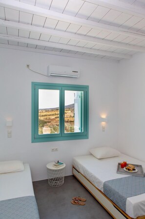 2 bedrooms, iron/ironing board, internet, bed sheets - Azaland holiday house, a land to escape, a land to explore, a house to live! (Αζαλας)