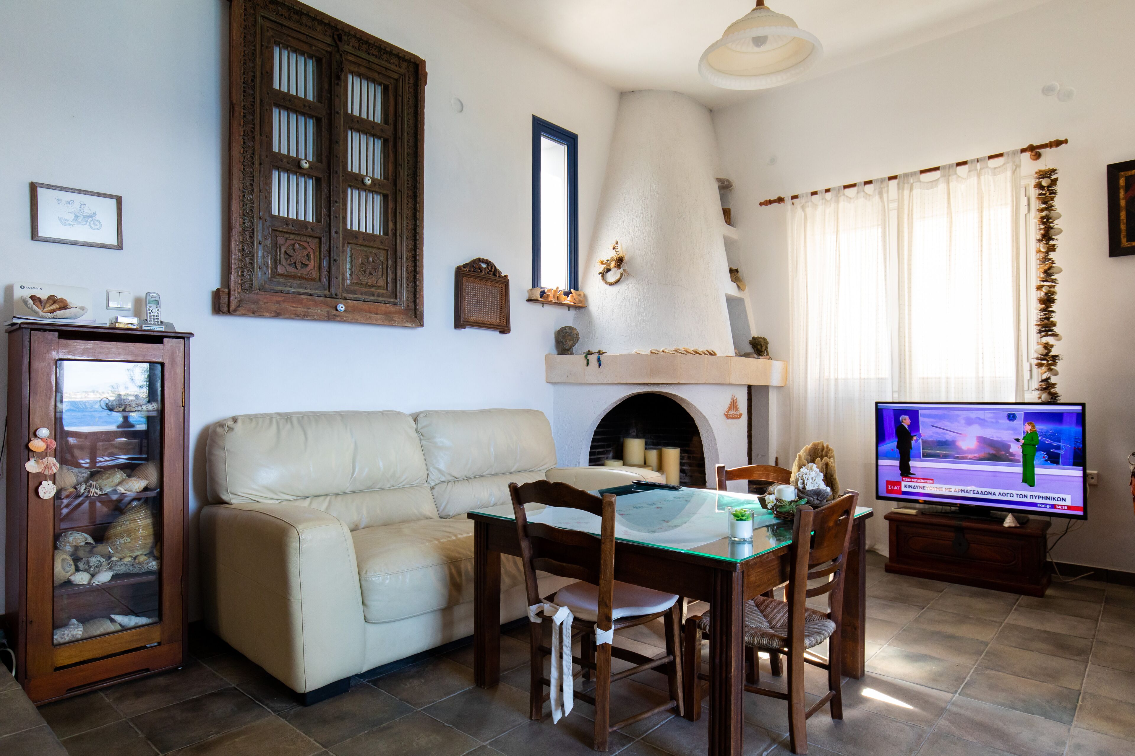 TV, fireplace