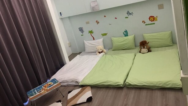 4 人部屋 共用バスルーム (Japanese Style) | 遮光カーテン、WiFi (無料)、ベッドシーツ