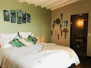 Deluxe tweepersoonskamer, 1 kingsize bed, uitzicht op zee, uitzicht op zee | Individueel gedecoreerd, individueel gemeubileerd