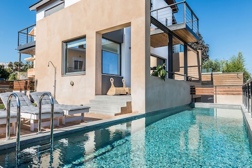 Happy Villa. New amazing 300sqm villa  close to Chania (with heated  pool)