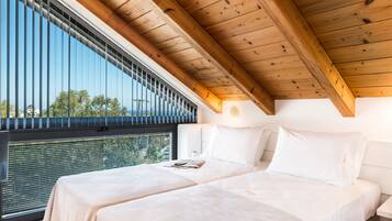 5 bedrooms, in-room safe, desk, iron/ironing board