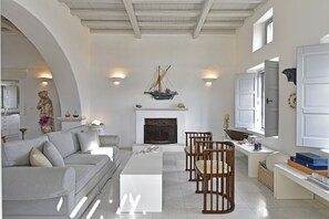 Smart TV, fireplace, music library, stereo - Villa Asteras in Paros, privacy, private land, open view, stone built (Τσουκάλια)