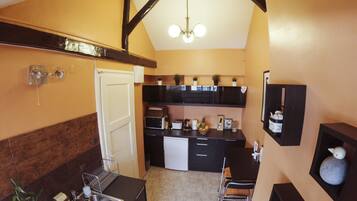 Fridge, microwave, stovetop, coffee/tea maker