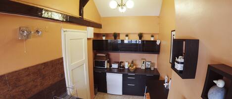 Fridge, microwave, stovetop, coffee/tea maker