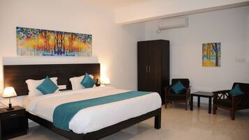 Luxury Double Room Single Use, 1 Queen Bed | Memory foam beds, in-room safe, blackout drapes, iron/ironing board