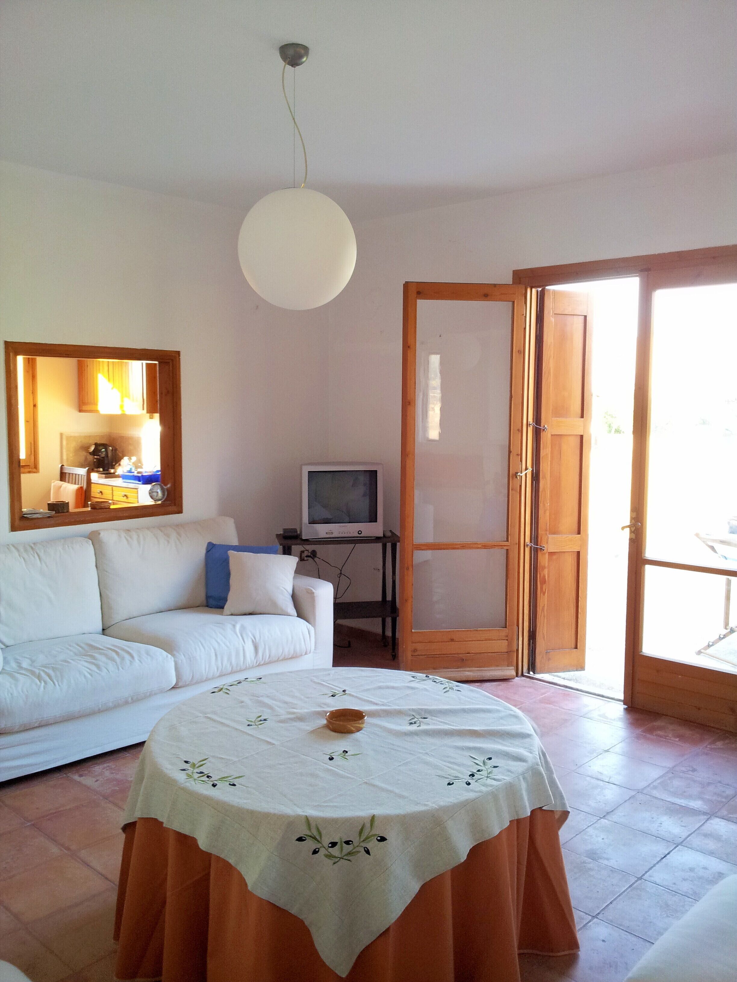 Smart-TV, peis og bøker