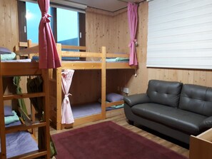 남성도미토리, 다락영화관 다락극장무료 (8pm) | 무료 WiFi