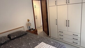 Room - Beachfront family house (Ουρανούπολη)