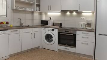 Apartment, 2 Bedrooms, Patio | Private kitchen | Fridge, microwave, oven, stovetop