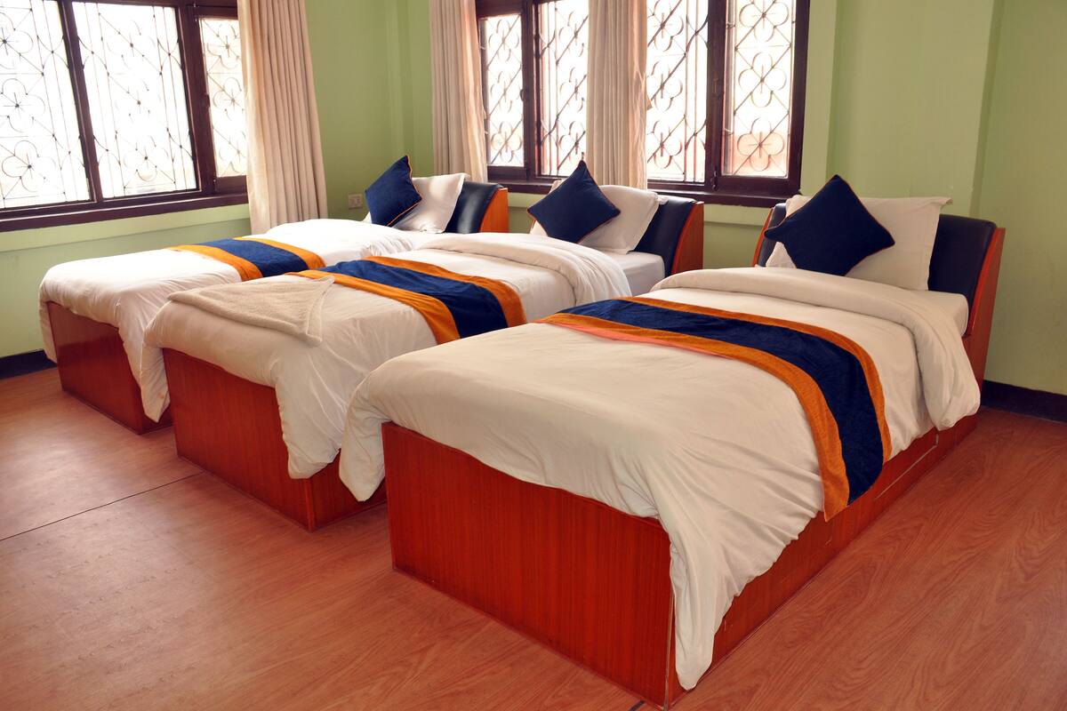 Kamar Triple | Brankas dan Wi-Fi gratis