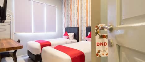 Escritorio, wifi gratis y ropa de cama