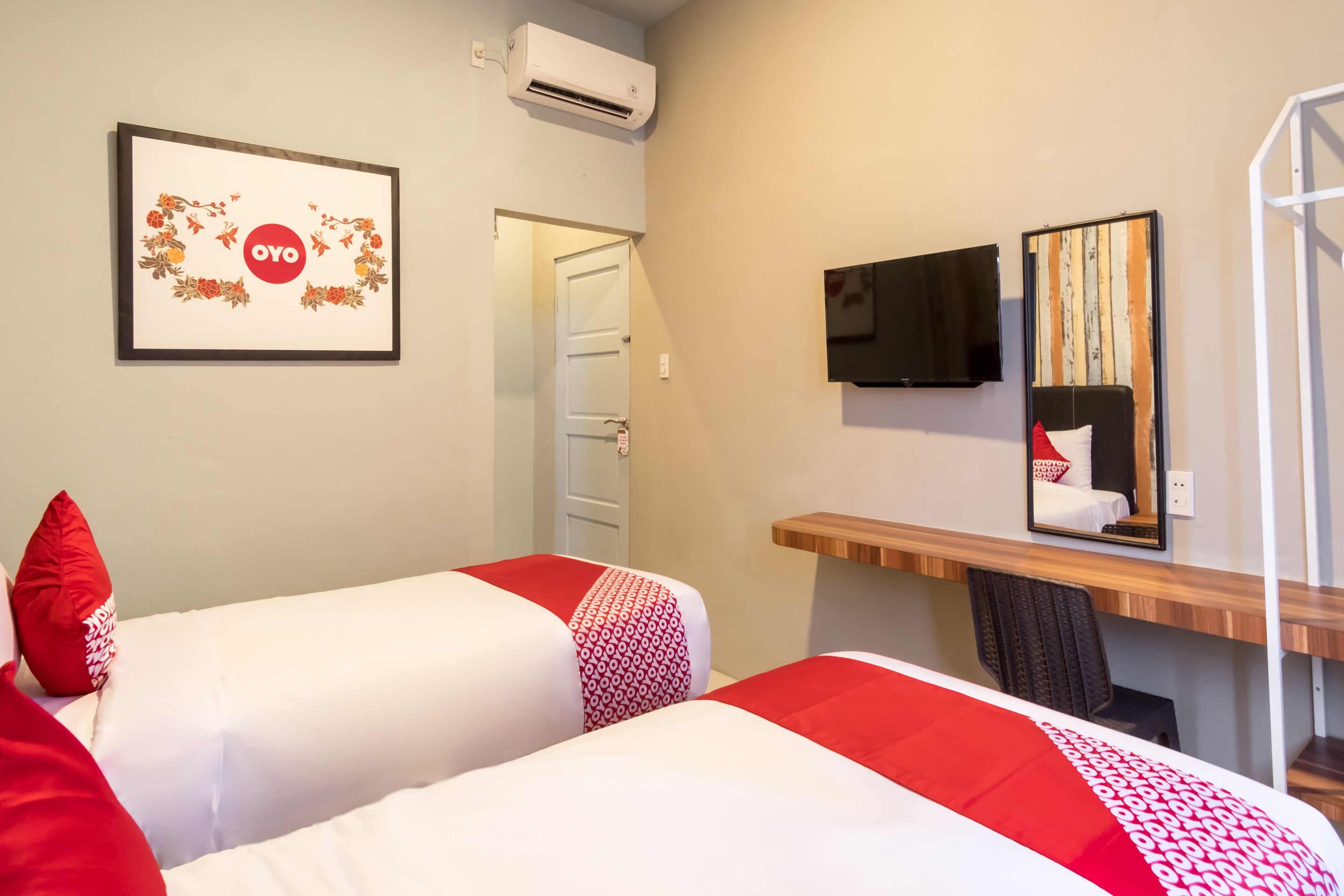 Deluxe Twin Room | Desk, free WiFi, bed sheets