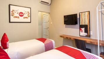Deluxe Twin Room | Desk, free WiFi, bed sheets