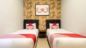 Standard Twin Room | Desk, free WiFi, bed sheets