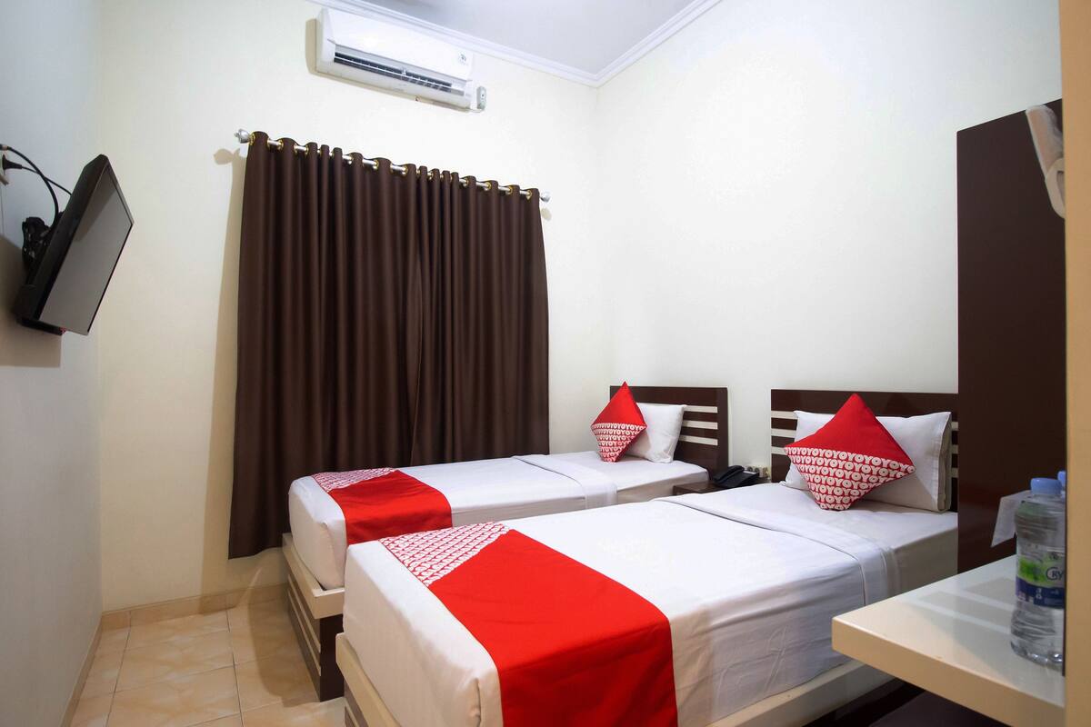 Standard Twin Room | Desk, free WiFi, bed sheets