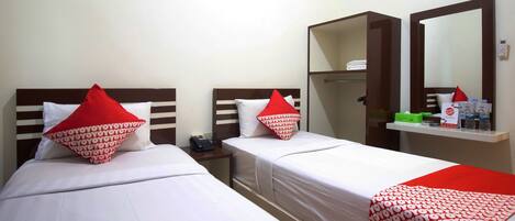 Habitación estándar con 2 camas individuales | Escritorio, wifi gratis, ropa de cama