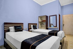 Desk, laptop workspace, WiFi (free), bed sheets