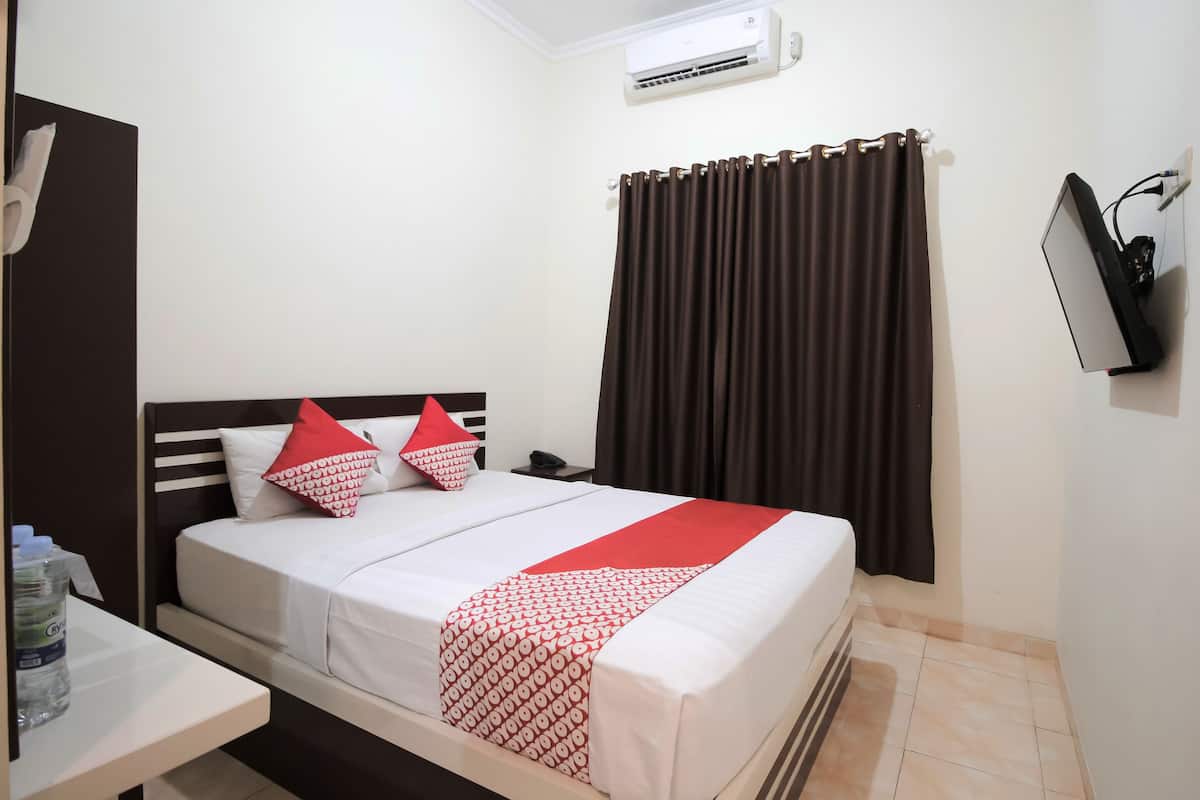 Standard Double Room | Desk, free WiFi, bed sheets