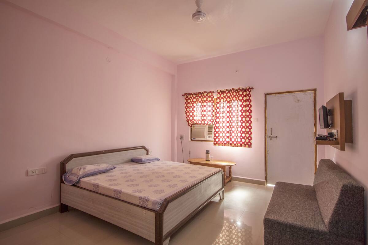 Blackout curtains, rollaway beds, bed sheets