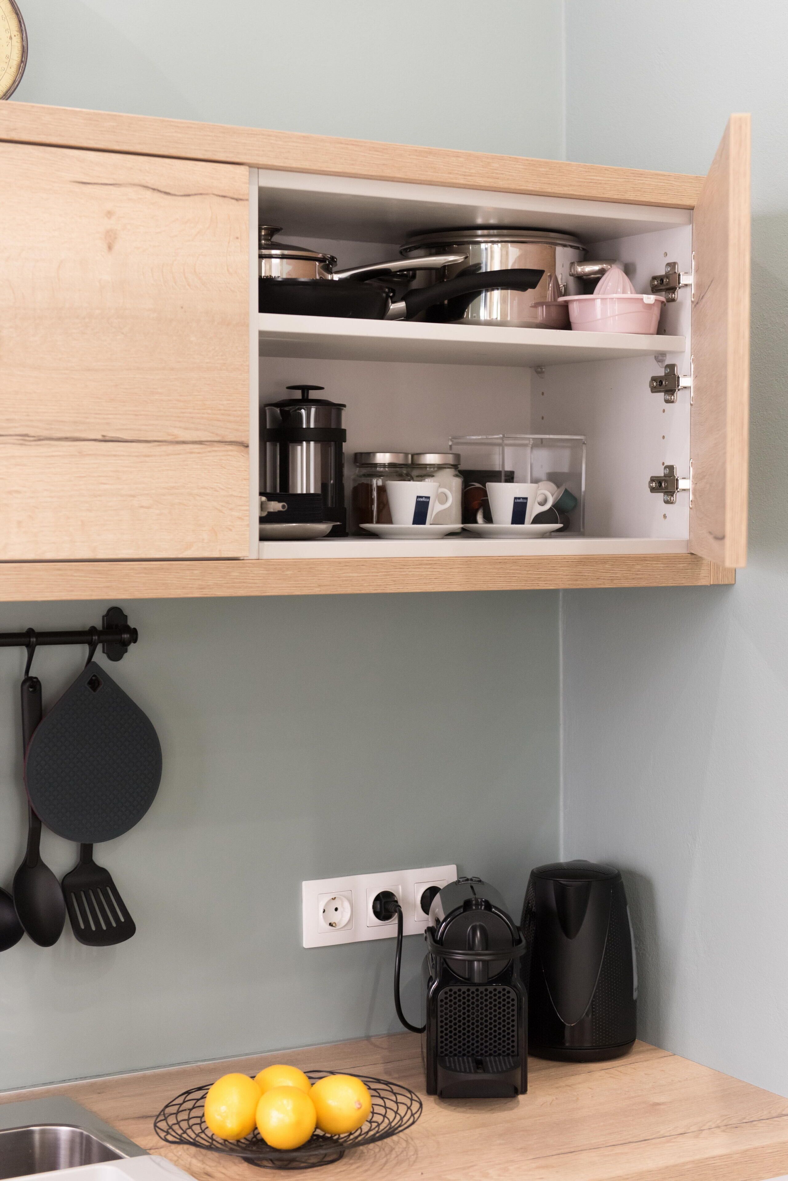 Fridge, oven, coffee/tea maker, cookware/dishes/utensils