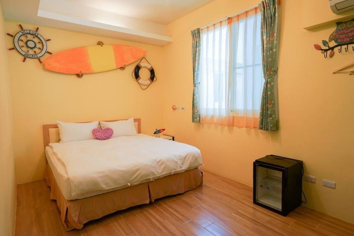 Desk, WiFi (free), bed sheets