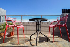 Desk, free WiFi, bed sheets - Dream Come True B&B (Hengchun)