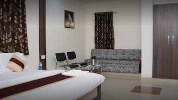 Chambre Double Deluxe | Fer et planche Ă  repasser, Wi-Fi gratuit, draps fournis