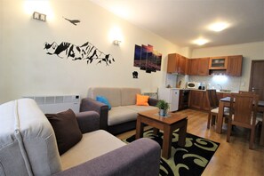 LCD TV, DVD player - Apartment Pine Tree 3 - B3 (Банско)