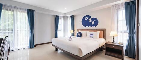 Kamar Deluks | Brankas, meja kerja, tirai kedap cahaya, dan Wi-Fi gratis